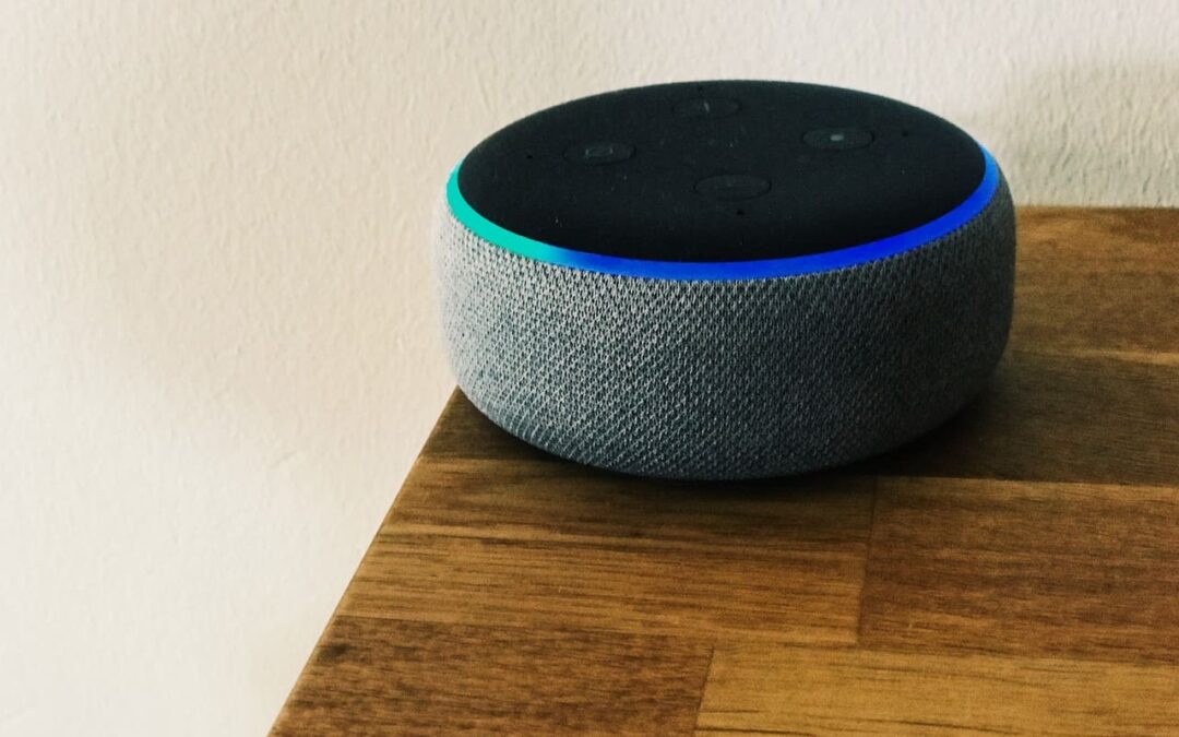 Descubre el potencial de los asistentes inteligentes: Alexa y Google Home, tus aliados en el hogar